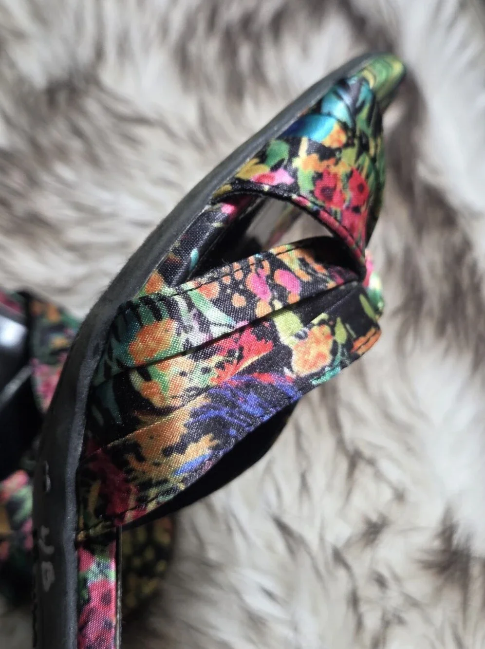 Fioni vintage Y2K floral knotted satin slip-on kitten heel mules.